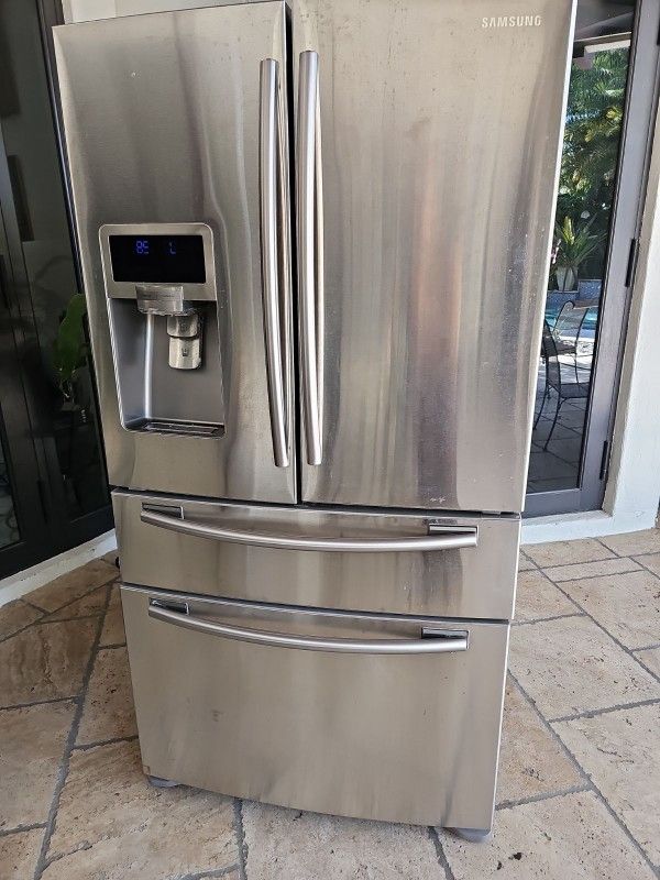 Samsung Refrigrator Needs Repair Or For Parts