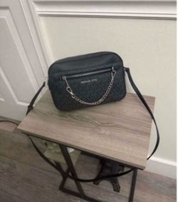Pretty item