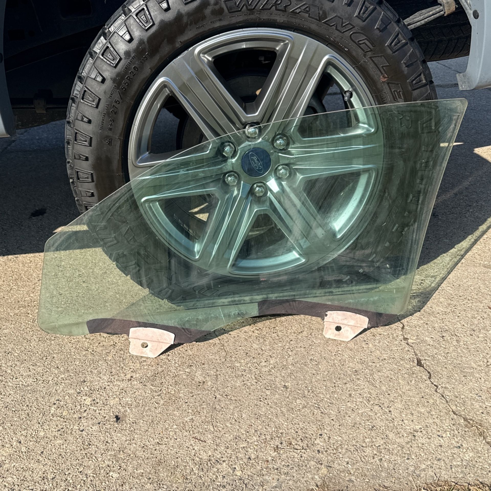 Dodge Avenger Front Passenger Door Window