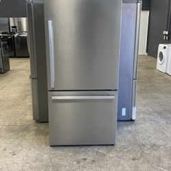 Hisense 33 Refrigerator And Freezer
