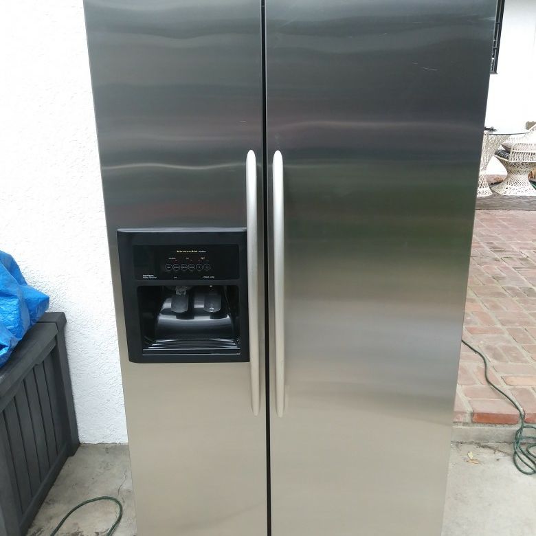 Kitchen aid Refrigerator