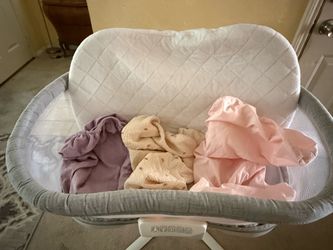 Halo swivel bassinet
