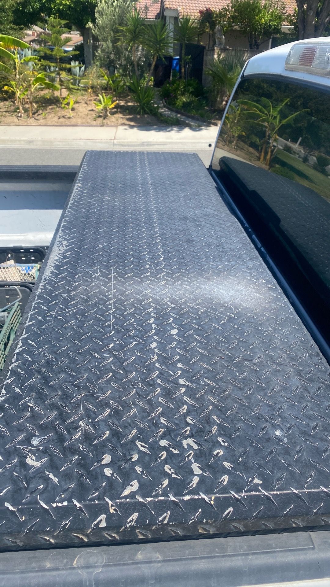 Truck bed box