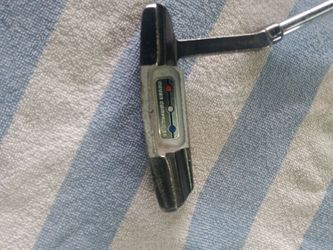 Golf putter
