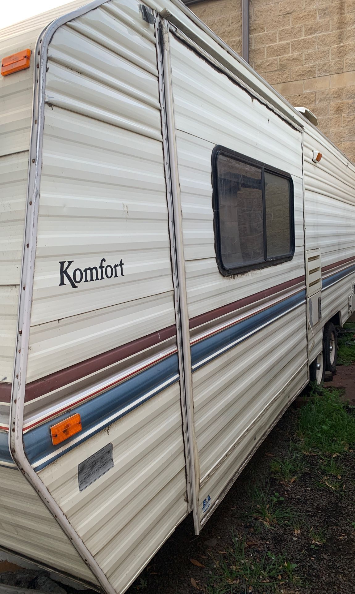 1992 komfort 24 foot trailer