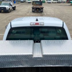 Truck Bed Tool Box DeeZee Gull-Wing Crossover Style - Aluminum -8.4 Cu Ft Silver Crossover Tool Box 70 Inch Long Gullwing