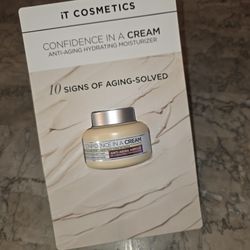 New In Box – It Cosmetics Confidence In A Cream - 4 OZ