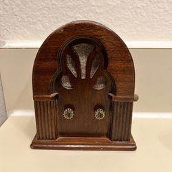  Vintage George Hood 1982 Radio wind up Music Box