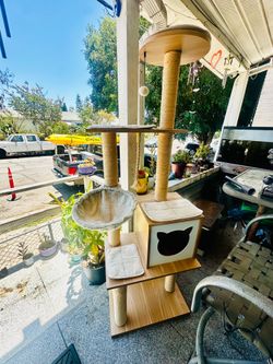 Large Cat 🐈 tower. Cat tree
