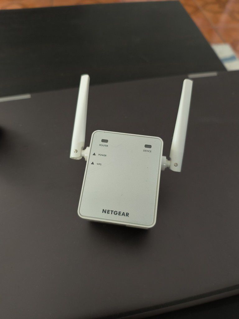Netgear N300 WiFi Range Extender EX2700