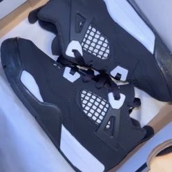 jordan 4 white & black 