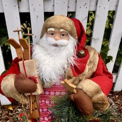 Santa Claus Statue