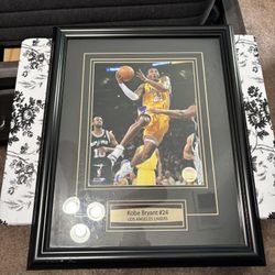 KOBE BRYANT FRAMED & LABELED PHOTOGRAPH