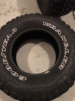 Goodyear Wrangler MT/R 305/70R17 for Sale in Puyallup, WA - OfferUp