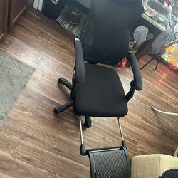 Reclining Gaming Chair With Footrest