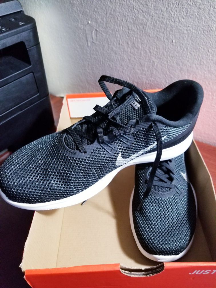 NIKE women shoes brand new size 10