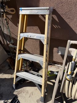 Werner Fiberglass Step Ladder