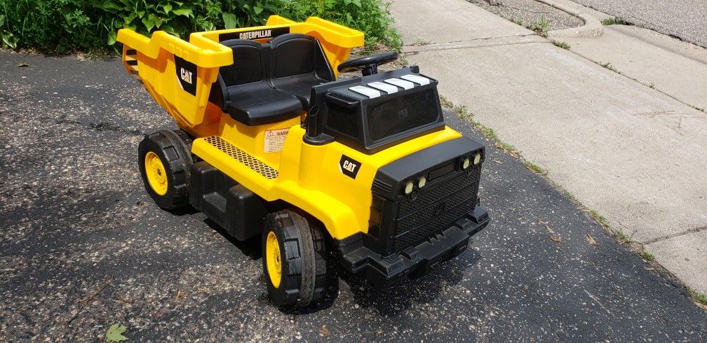 12 Volt YELLOW CAT MINI DUMP TRUCK With New Battery And Charger