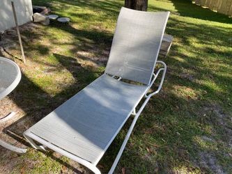 Lounge chair / adjustable