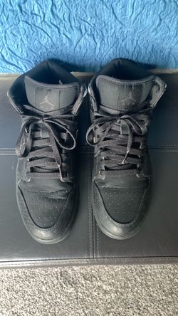 Nike Jordan 1 mid black 8 1/2 $15