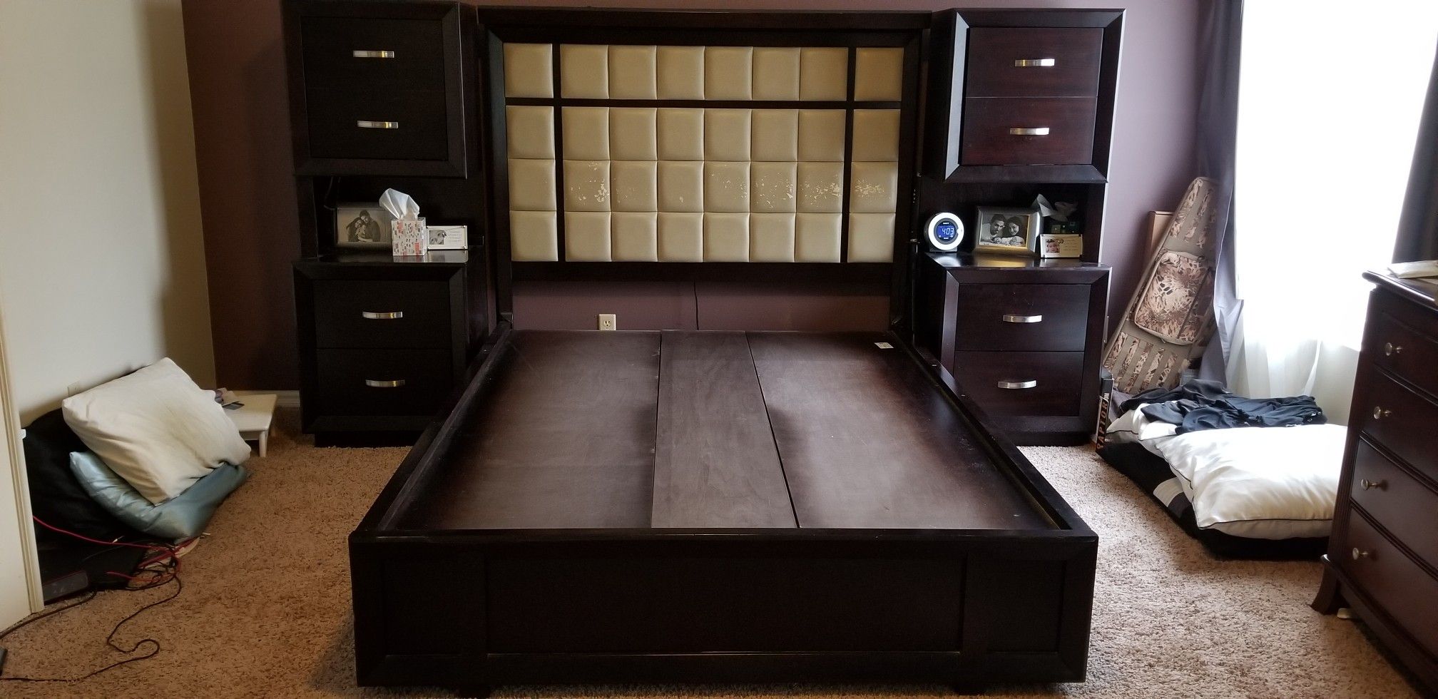 Queen platform bed set..