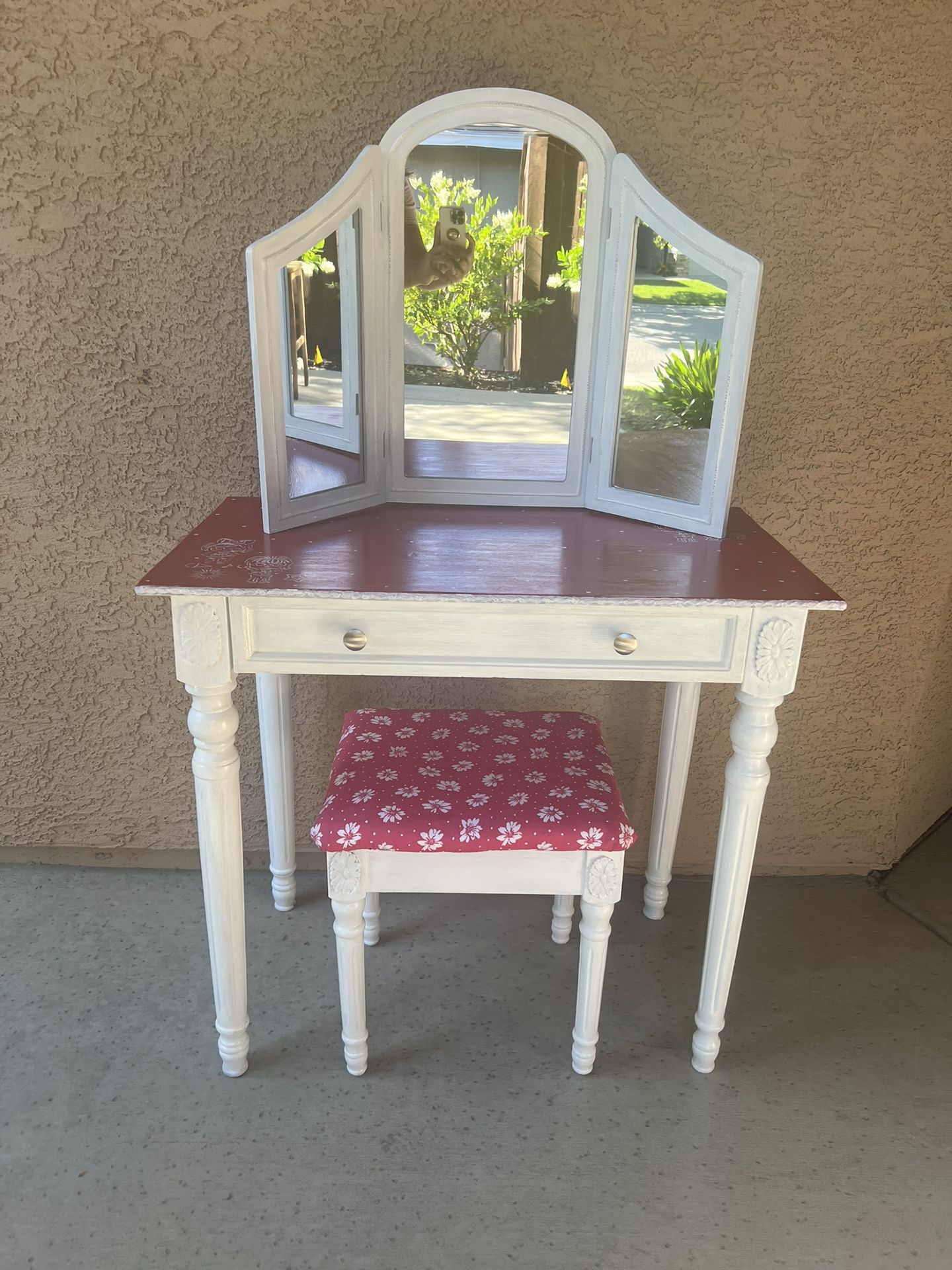 Antique Vanity Desk/ Make Up Table for Girls with Mirrors