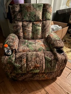 2 camo recliners perfect condition 3 months old