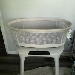 4 Moms Bassinet 