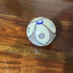 This is a vintage Murano Ferro & Lazzarini uranium cased glass egg paperweight. 