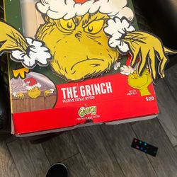 Grinch Fence Decor