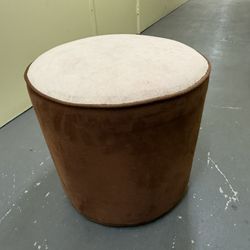 Round Ottoman – 19” x 17”