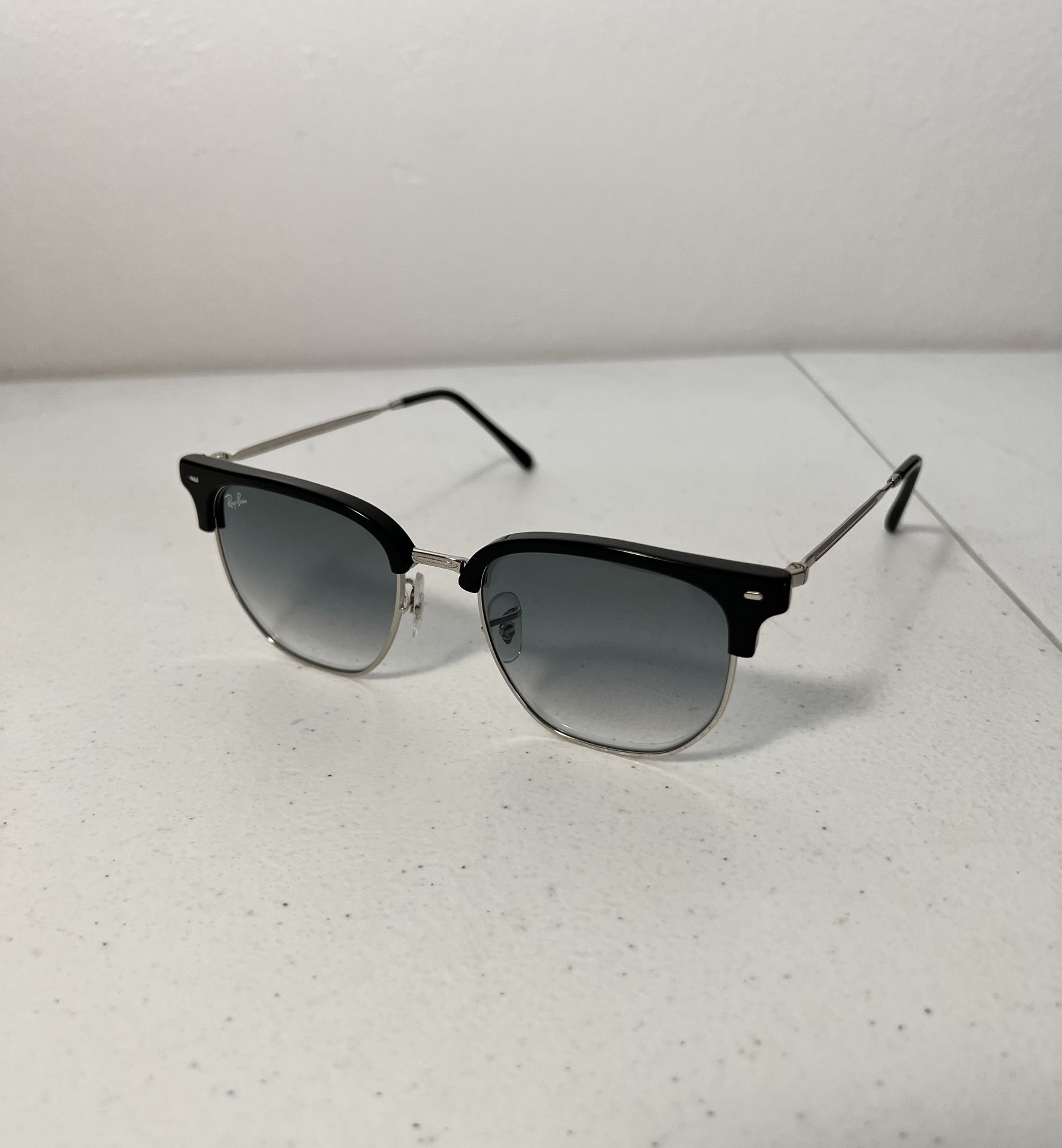 New RayBan Classic Clubmaster RB3016 With Original RayBan Packaging