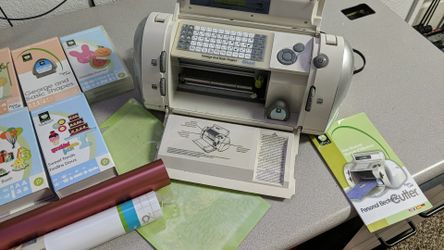 Personal electric cutter ( cricut)