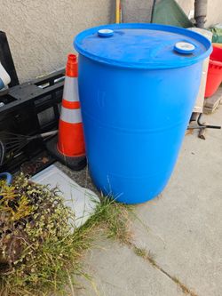 Water storage container