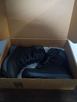 Women's North face snow boots 8.5