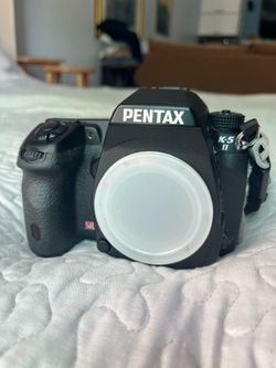Pentax K-5 || DSLR Camera - FOR PARTS (SD Error / Missing Rubber door)