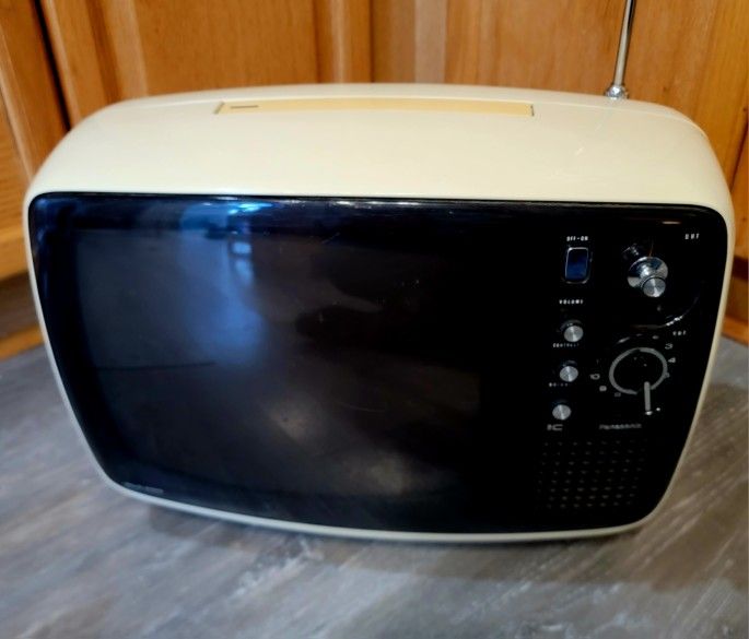Panasonic TR-542 Portable TV