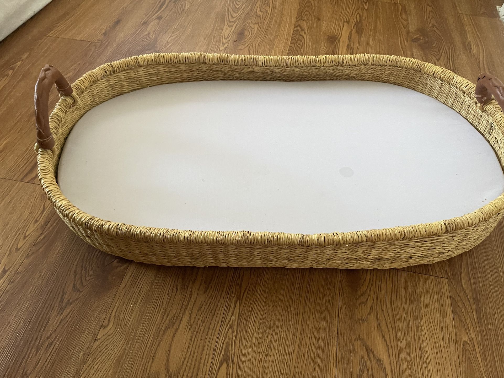 Handwoven Changing Basket: Natural