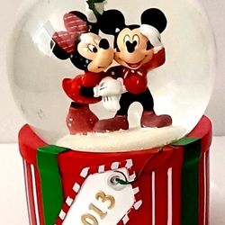 Disney Store Mickey & Minnie Christmas Snow Globe 2013 - Share the Magic (Boxed)