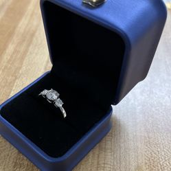 !!Classic Three-Stone Moissanite Engagement Ring !!