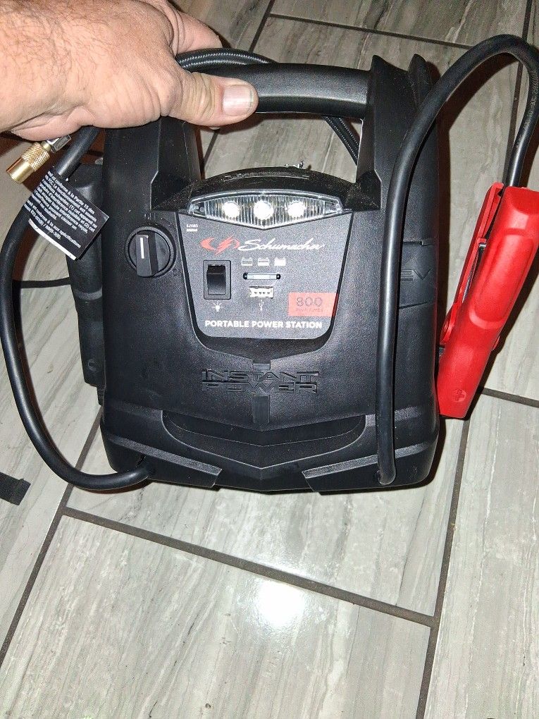 Portable Power Station 800A Jump Starter .