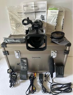 Panasonic AG-DVX100B MiniDV 3CCD Professional Digital Video Camera Recorder
