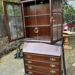 VINTAGE CASPER CABINETE SECRETARY DESK WITH LIGHT AND KEY