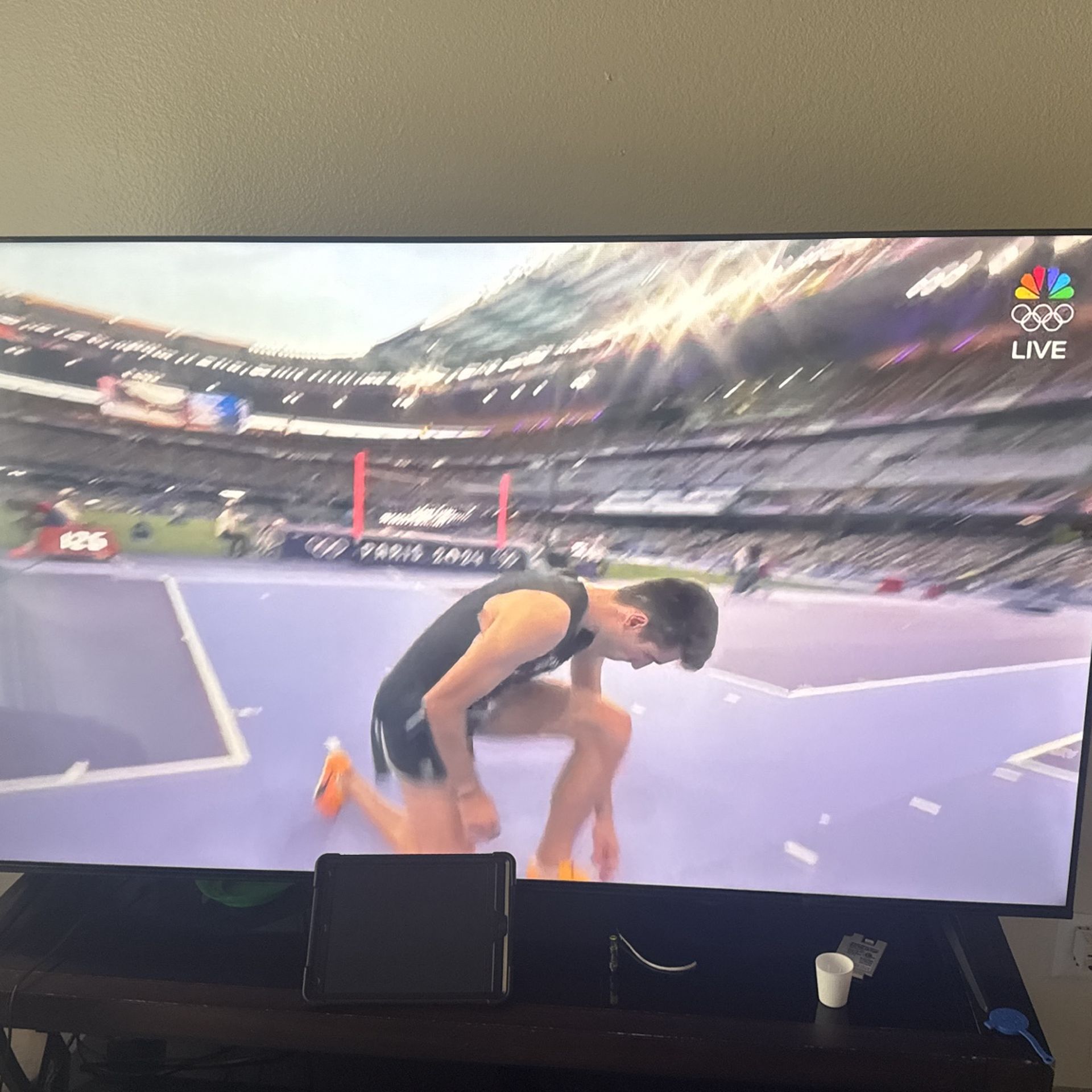 70 inch tv perfect condition 4 k smart tv