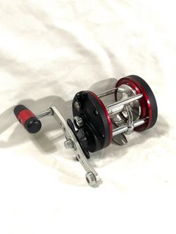 New never used medium, heavy salt, water bait, caster reel