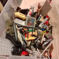 Lego's 4 Sets Mixed  !PRICE REDUCED! 