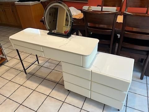 VANITY, 9 Drawers, Lighted With Lighted Mirror