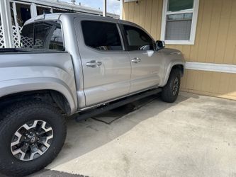 Toyota Tacoma Rock Sliders / Side Steps – Black (Repainted)
