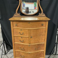 Antique Americana, Tiger Oak, Serpentine Front Dresser With Mirror.