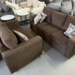 Brown Sofa And Loveseat / Sillones Nuevos 